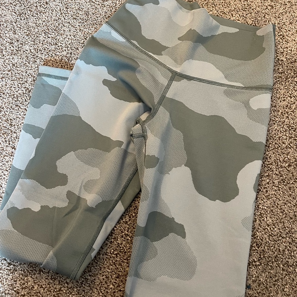 Arie offline camo leggings